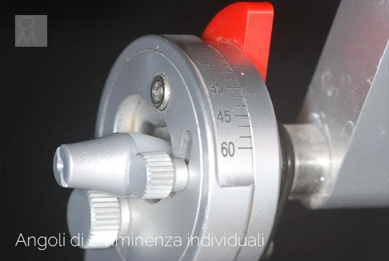 Articolatore con angoli di eminenza individuali, vista laterale